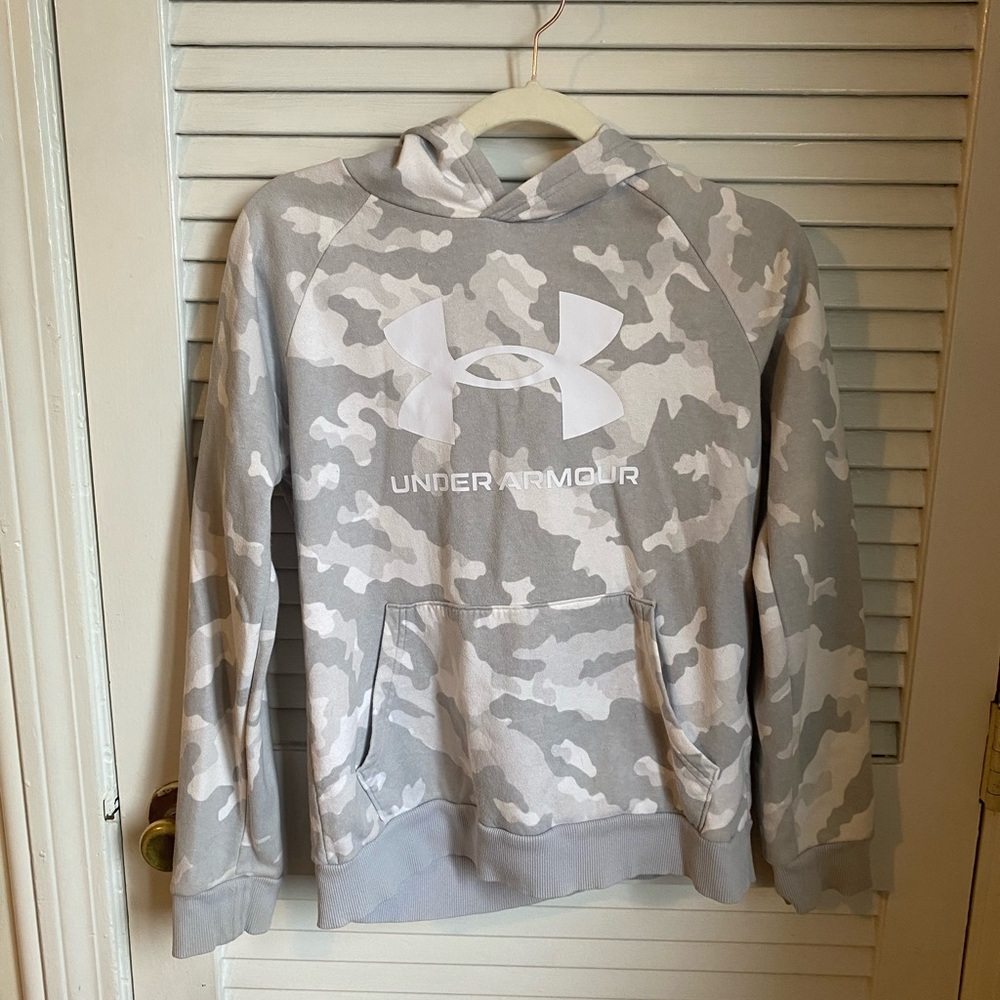 Under Armour Men's White and Gray Camo Sweater
